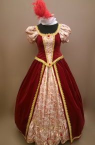 Женское платье в стиле барокко из красного бархата
