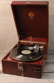 Винтажный патефон (1935-1940) напрокат