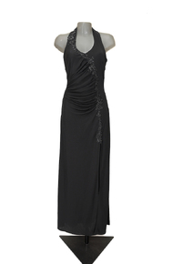 Черное вечернее платье с разрезом